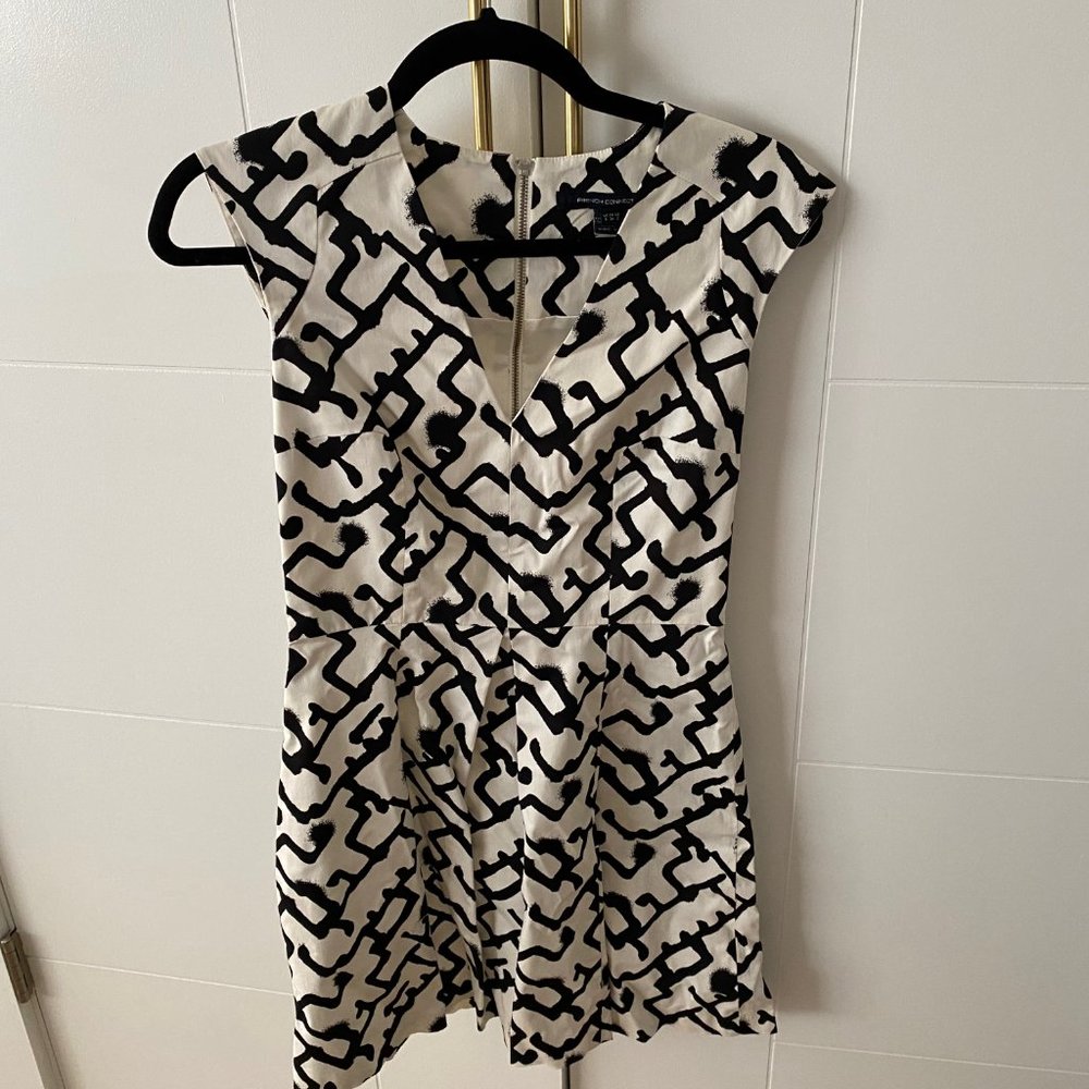 French Connection V Neck Dress (2, Black/White)